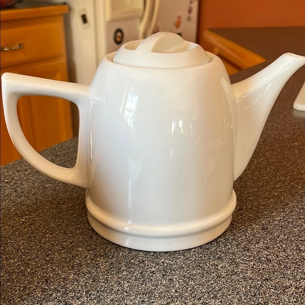 Old Dutch International Ceramic and Silvertone Coffee and Tea Cozy